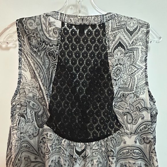 OLIVE HILL PRINTED BLOUSE WITH LACE DETAIL - Picture 6 of 9
